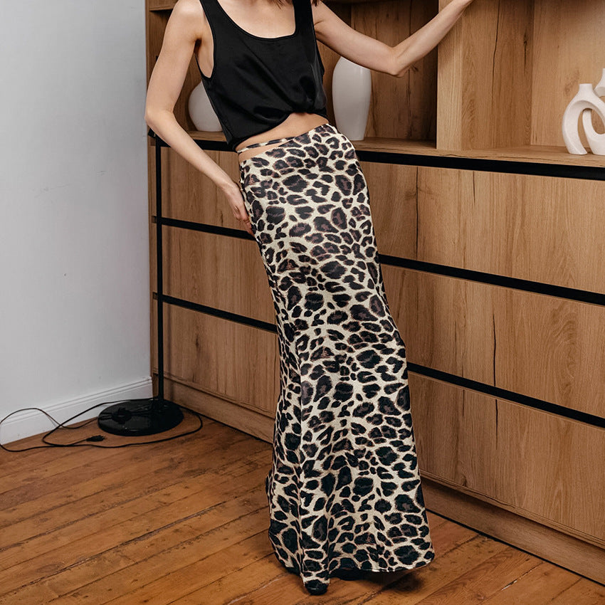 Brenda – Robe Sirène à Imprimé Léopard en Satin à Taille Haute