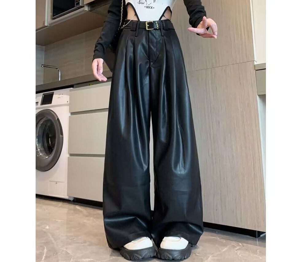 Lynda – Pantalon Plissé en Cuir Vegan Marron Vintage
