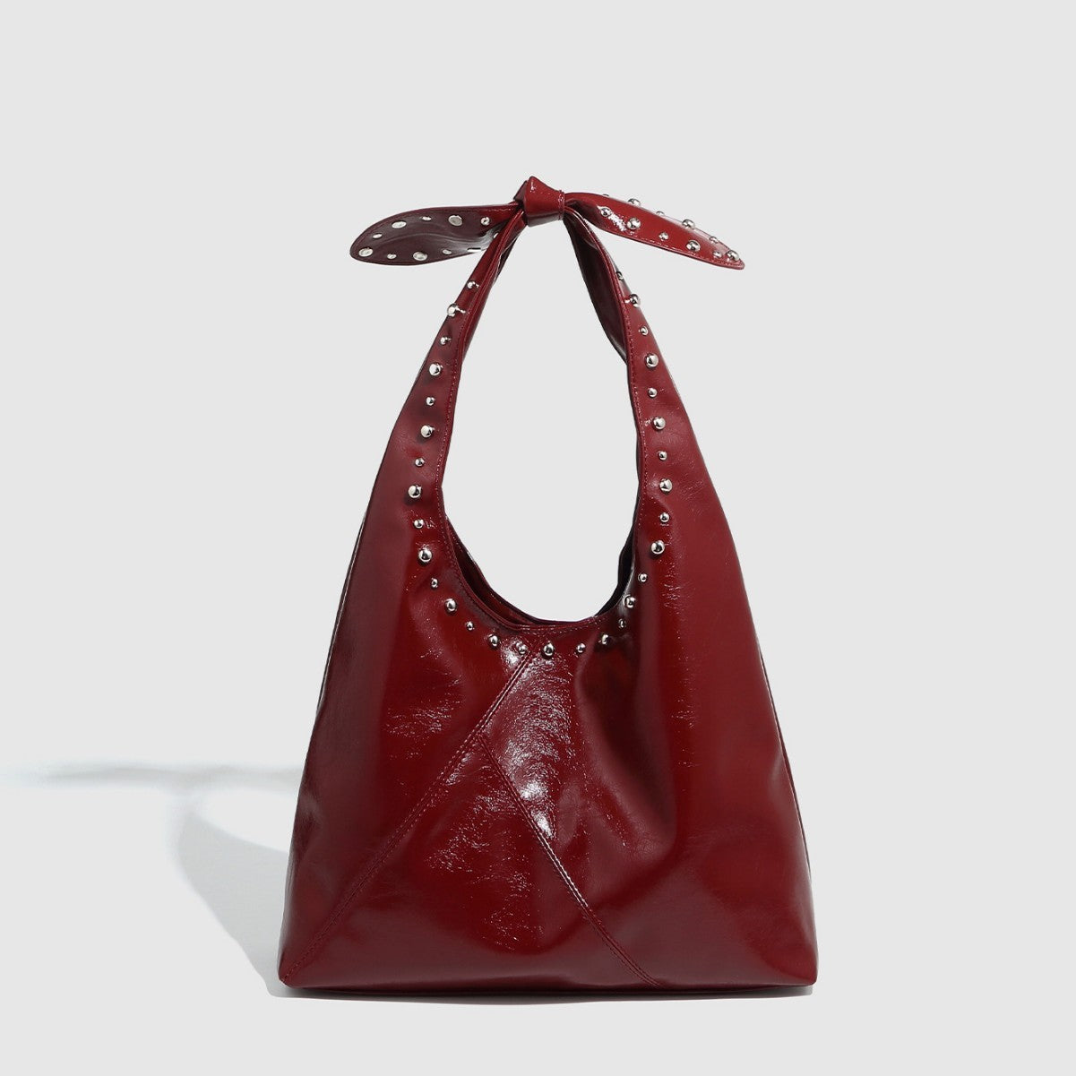 Leah – Sac Seau pour Femme avec Rivets et Nœud