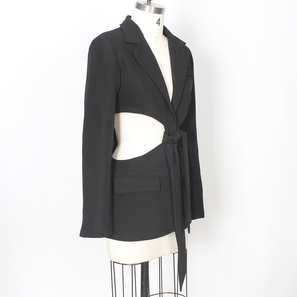 Janet – Veste de costume petite avec découpe au milieu et lacets