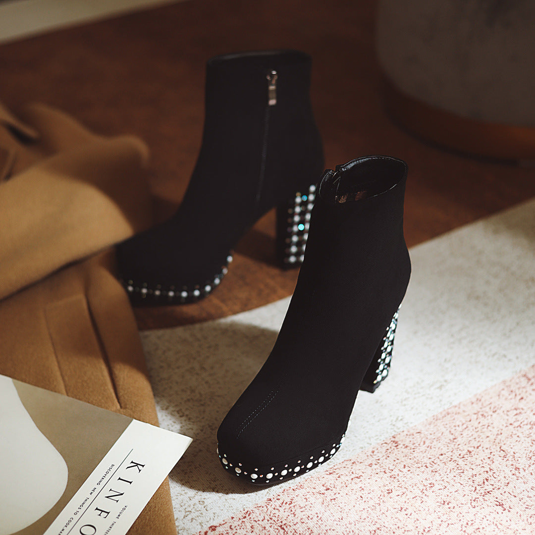 Danielle – Bottes à talons hauts en daim vegan élégant