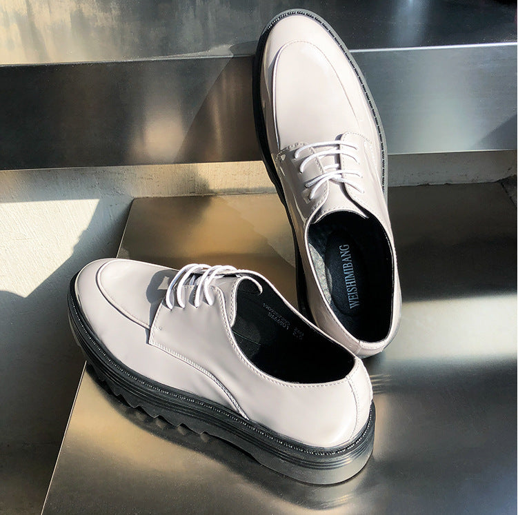 Bruce – Chaussures Basses Épaisses en Cuir Vegan Brillant