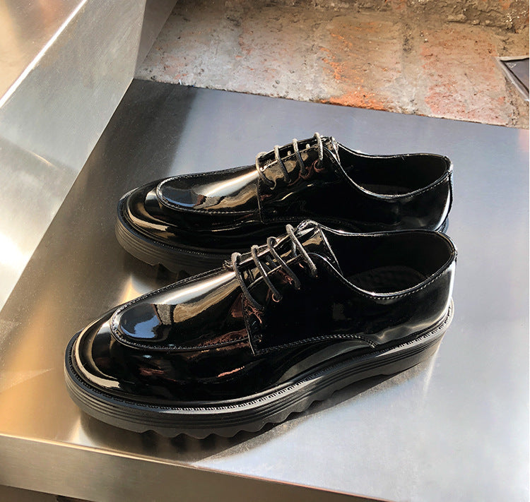 Bruce – Chaussures Basses Épaisses en Cuir Vegan Brillant