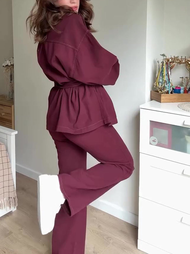 Ruby – Costume Veste Ceinturée et Pantalon Taille Haute Bordeaux