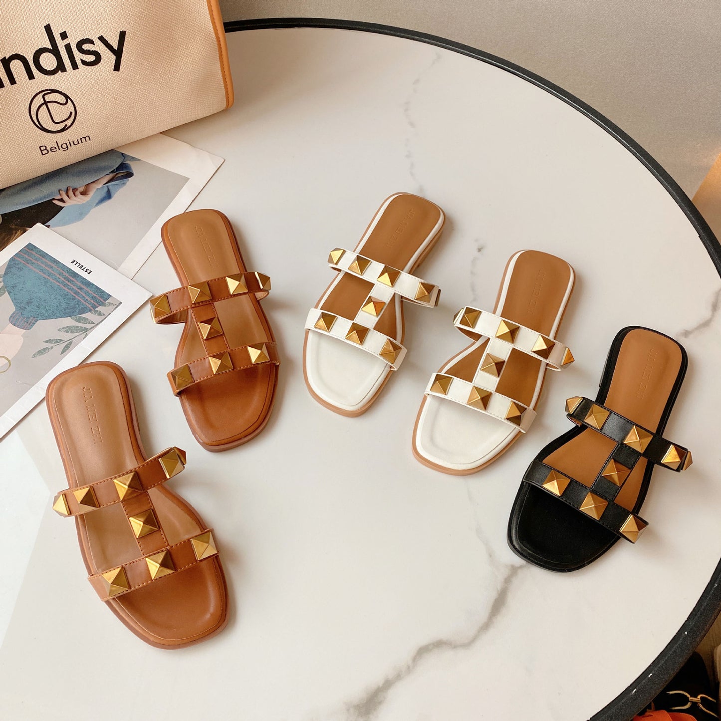 Margaret – Mules Plates Rivetées Tendance pour Plage
