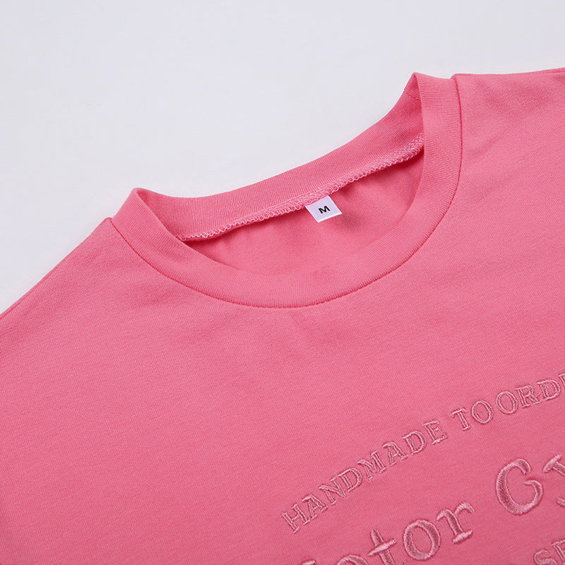 Christine – T-shirt à Broderie Lettre Style Épicé