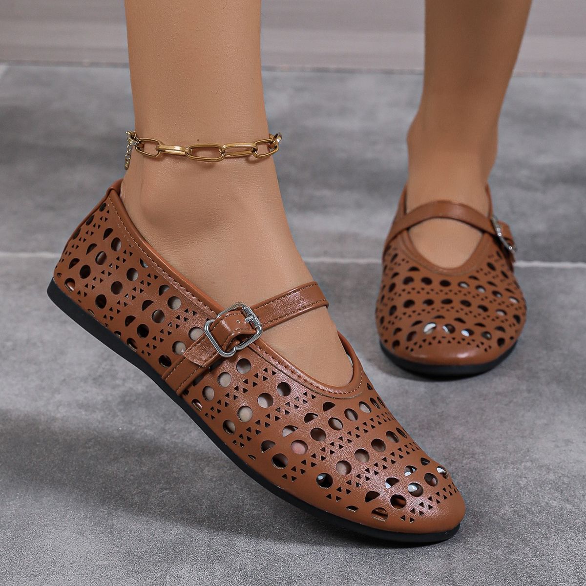 Lucy – Chaussures Plates à Bout Rond avec Boucle Découpée