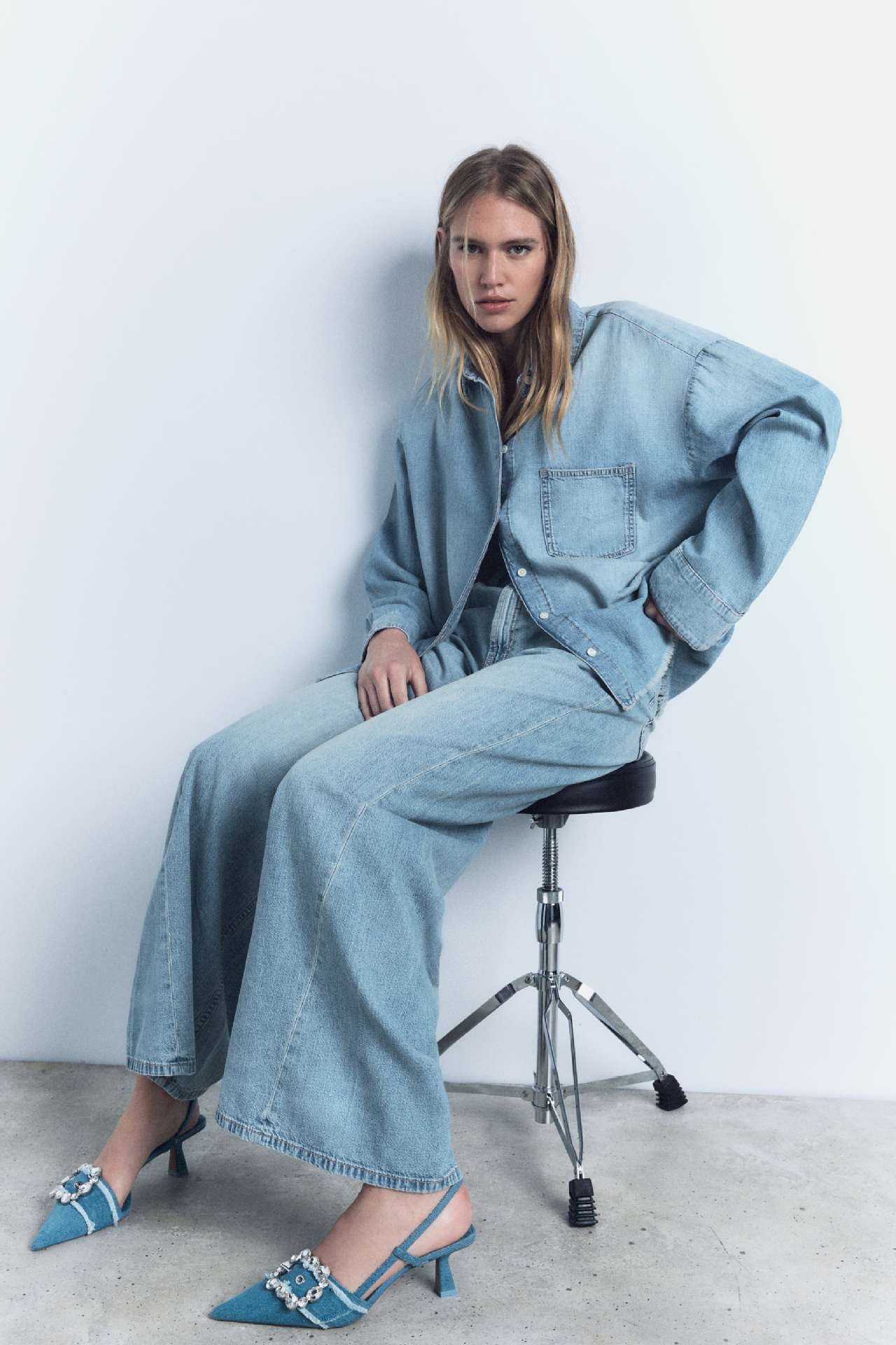 Sue – Sandales en Denim avec Bouton Décoratif et Strass
