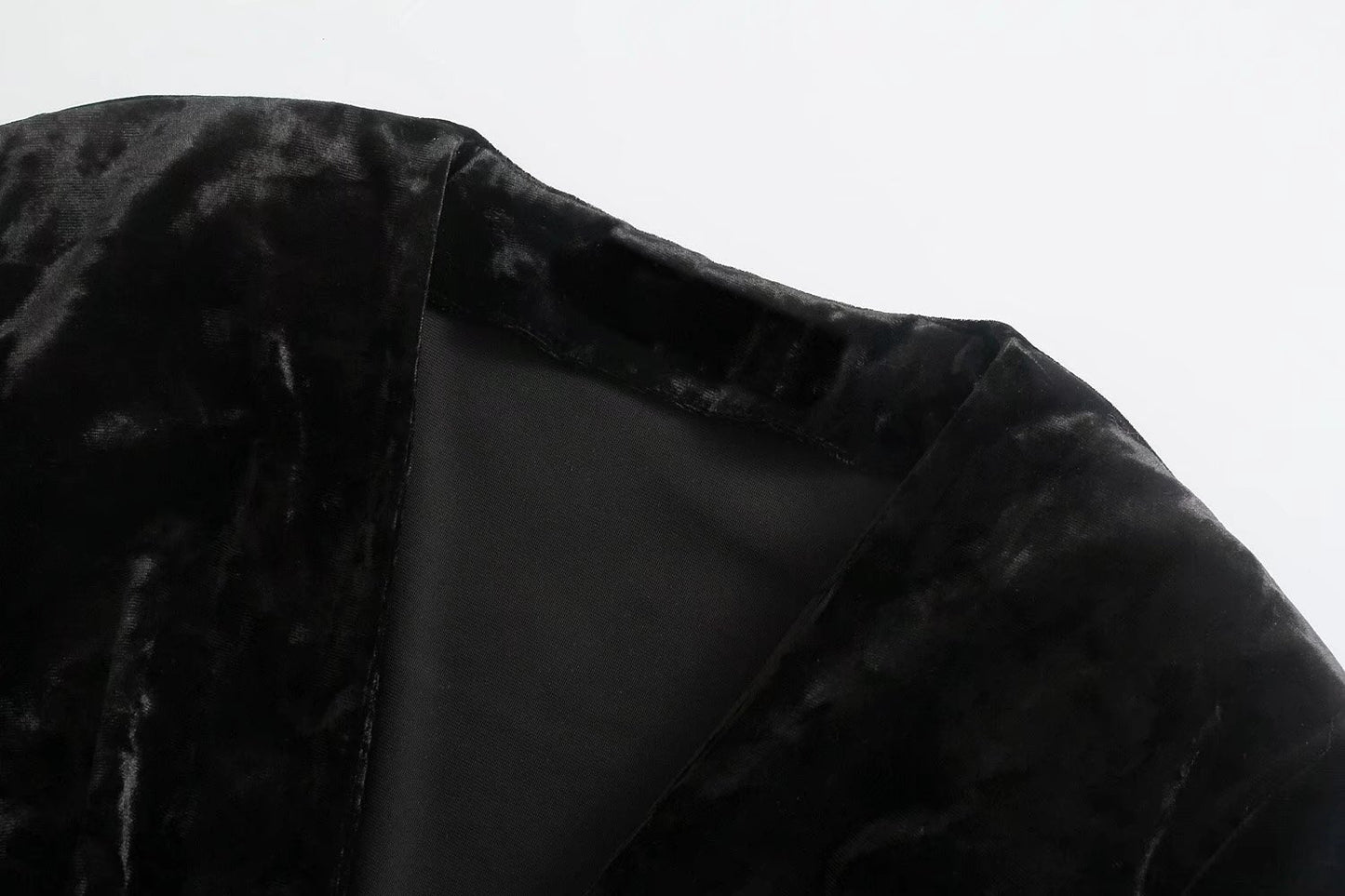 Betty – Robe plissée à manches longues en velours avec épaulettes