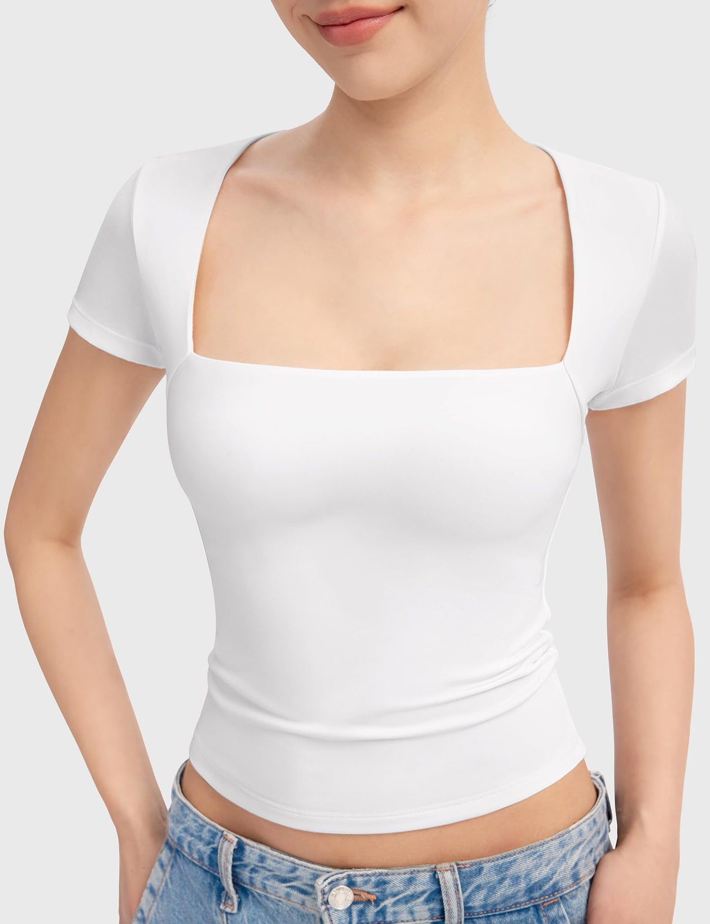 Robyn – T-shirt Femme à Col Carré et Manches Courtes