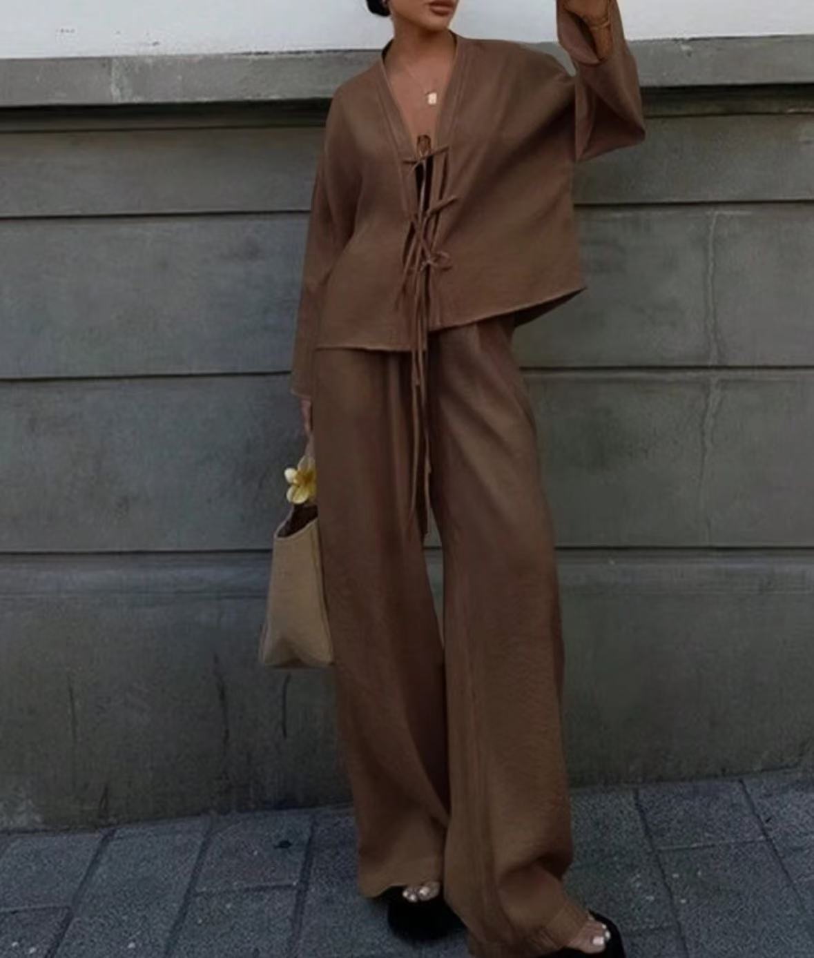 Audrey – Ensemble Chemise et Pantalon à Lacets