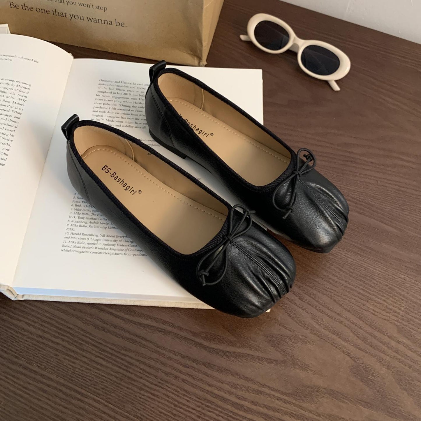 Abigail – Chaussures Plates Vintage à Nœud Froissé