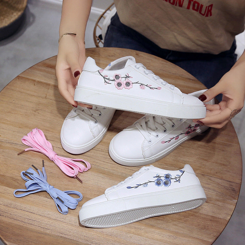 Francesca – Baskets Plates Embroiderées pour Étudiantes