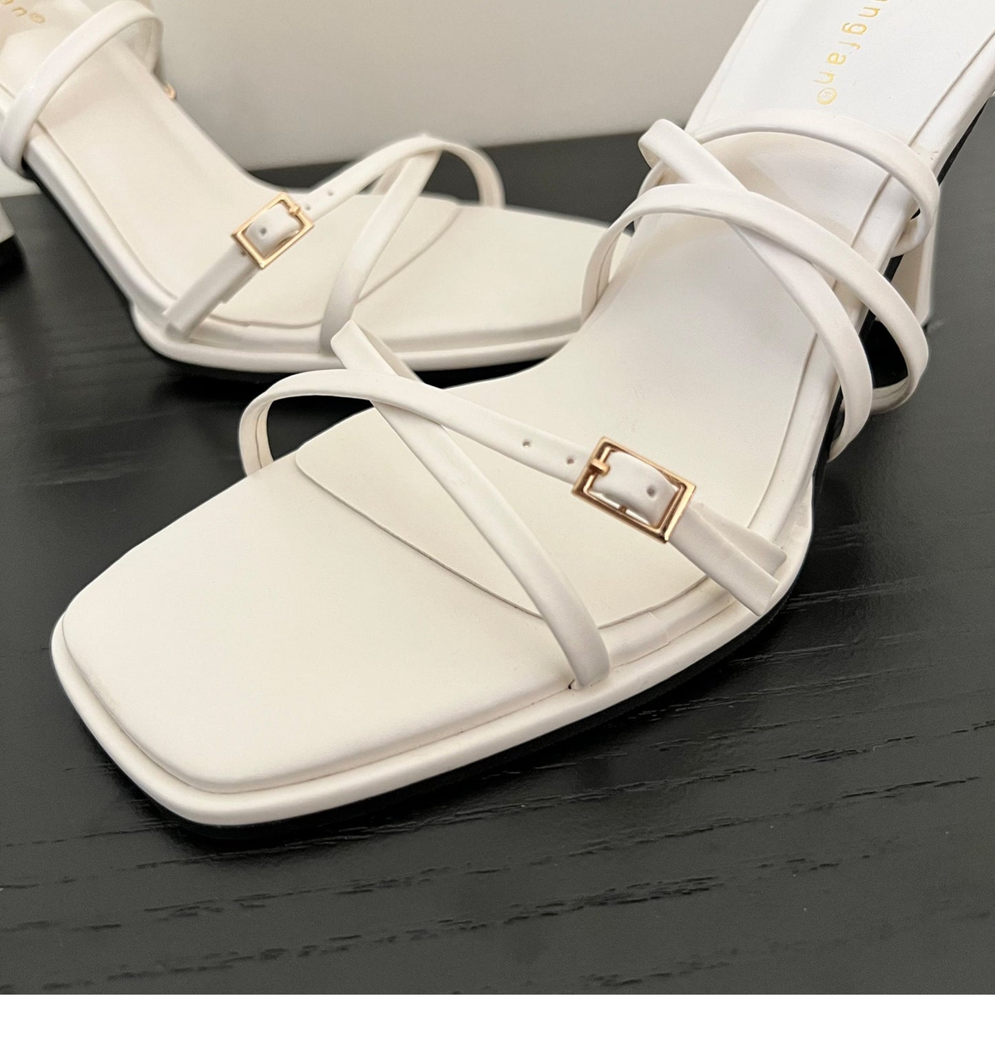 Betty – Sandales à Talons Fins à Brides Minces et Bout Carré