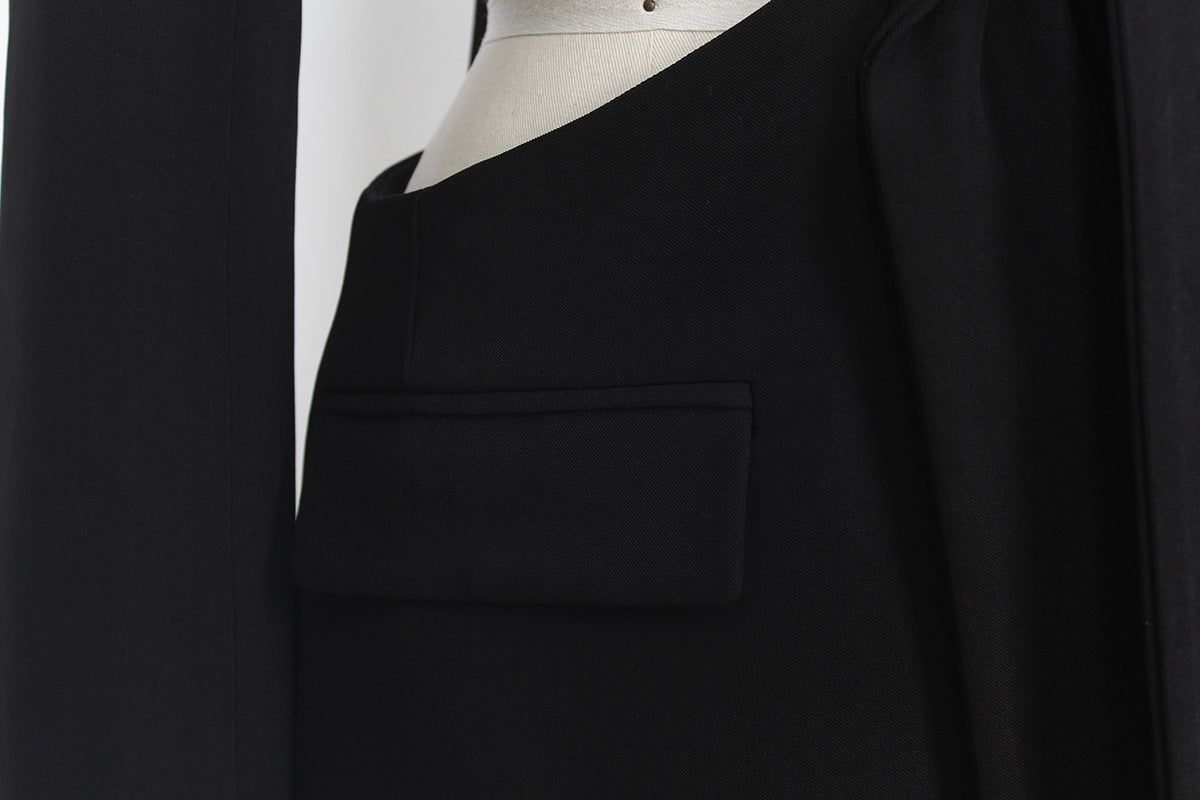 Janet – Veste de costume petite avec découpe au milieu et lacets