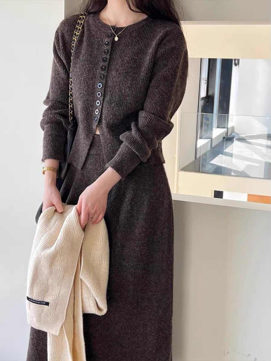 Diana – Ensemble Deux Pièces Cardigan et Jupe