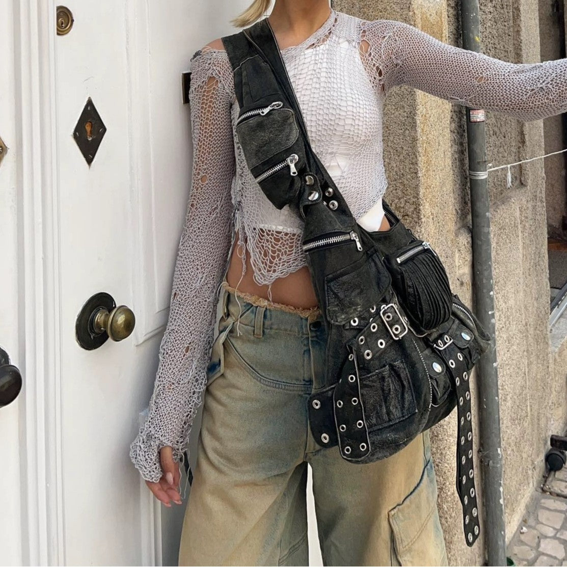 Claire – Sac messager à bandoulière large nouée multi-poches foncé