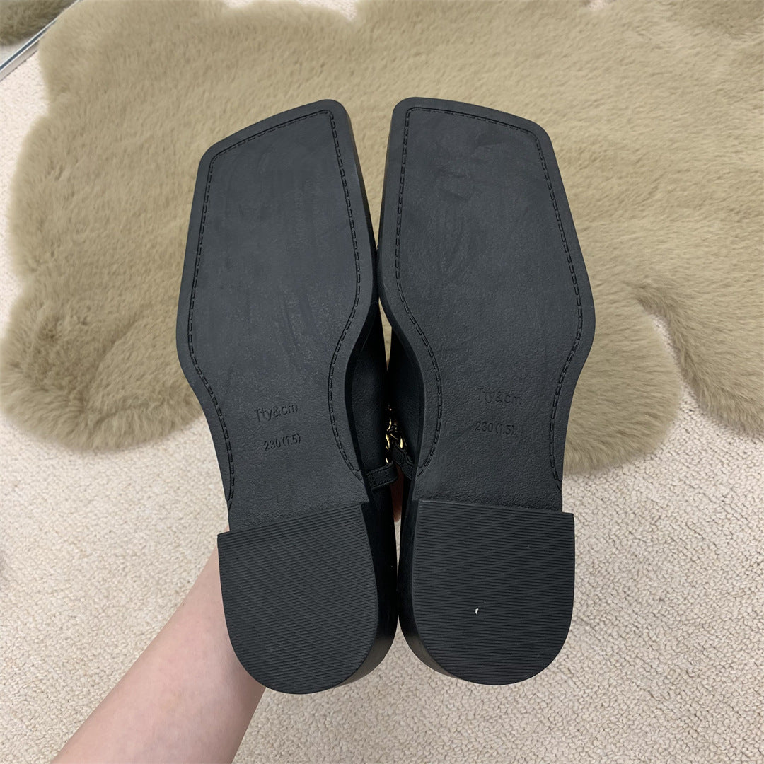 Ruby – Chaussures Rétro à Bout Carré avec Chaîne Métallique