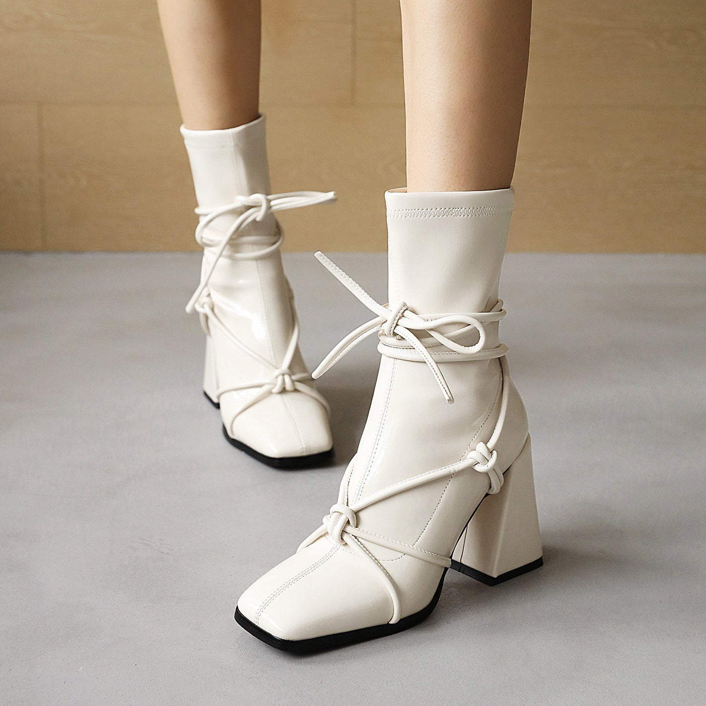 Mandy – Bottines à Lacets à Talons Épais et Tête Carrée pour Femmes