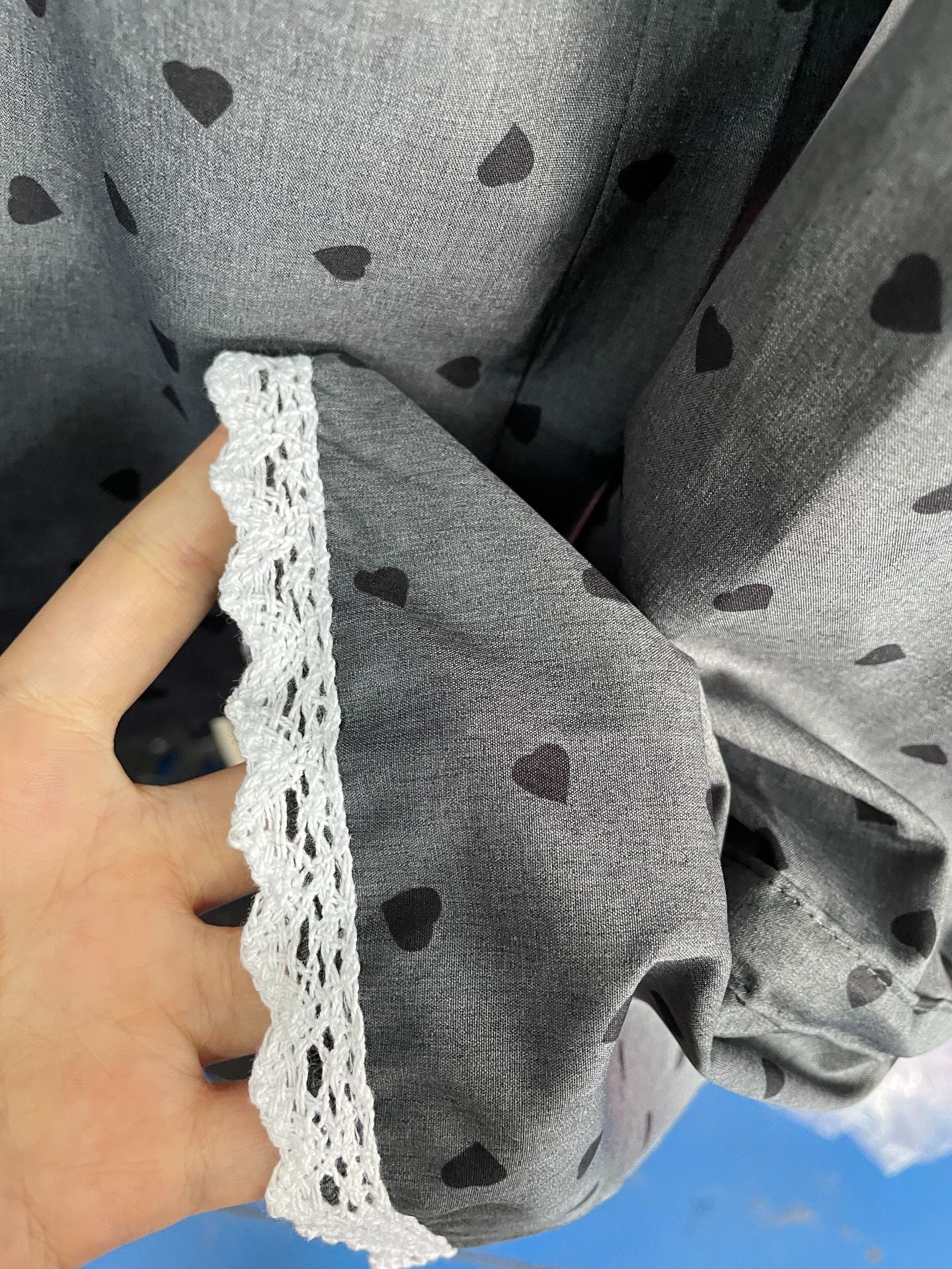 Joanne – Chemise à Imprimé Cœur Élégante