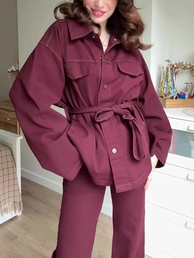 Ruby – Costume Veste Ceinturée et Pantalon Taille Haute Bordeaux