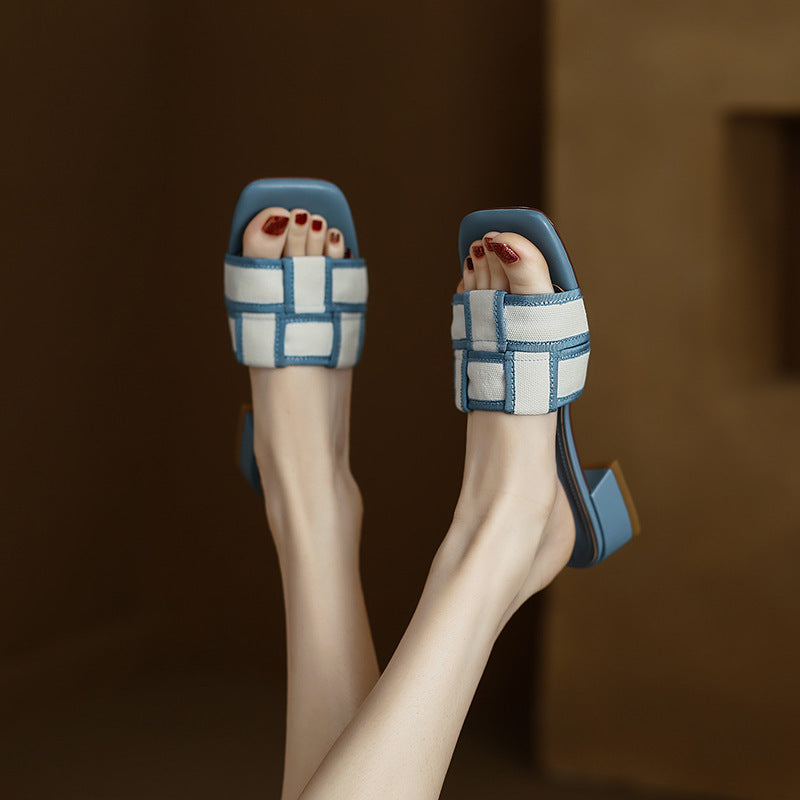 Lynda – Sandales à Talon Moyen à Bout Carré avec Motif à Carreaux