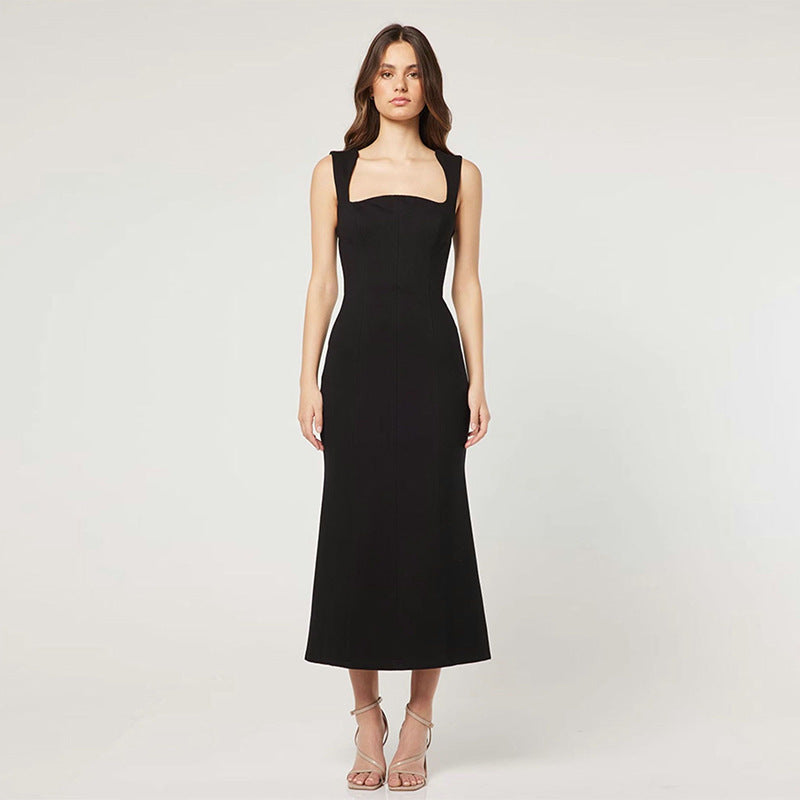 Margaret – Robe Slim Mi-longue à Col Carré Noir