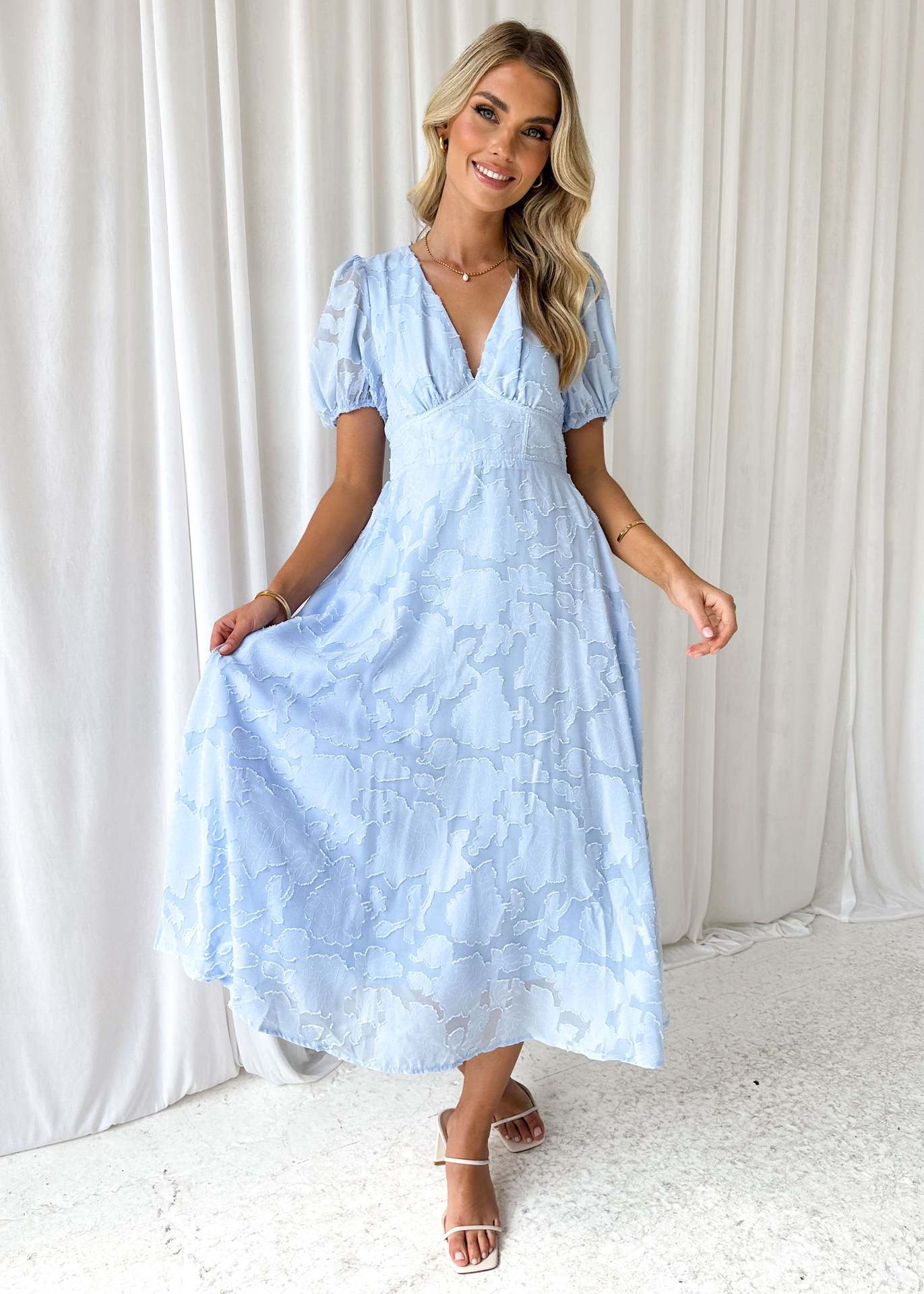 Helen – Robe Flottante à Manches Courtes en Dentelle Florale