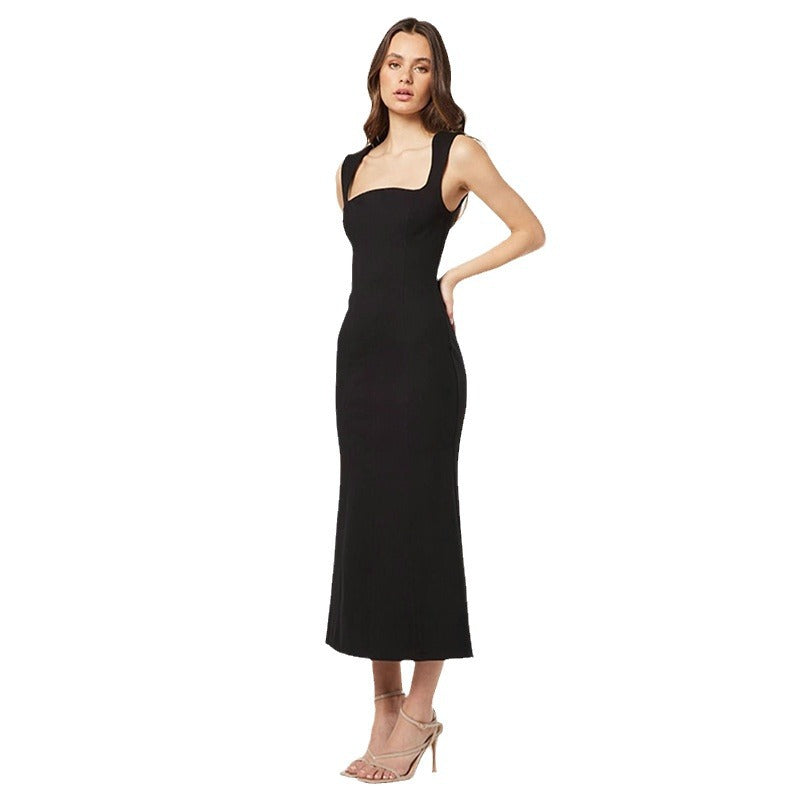 Margaret – Robe Slim Mi-longue à Col Carré Noir