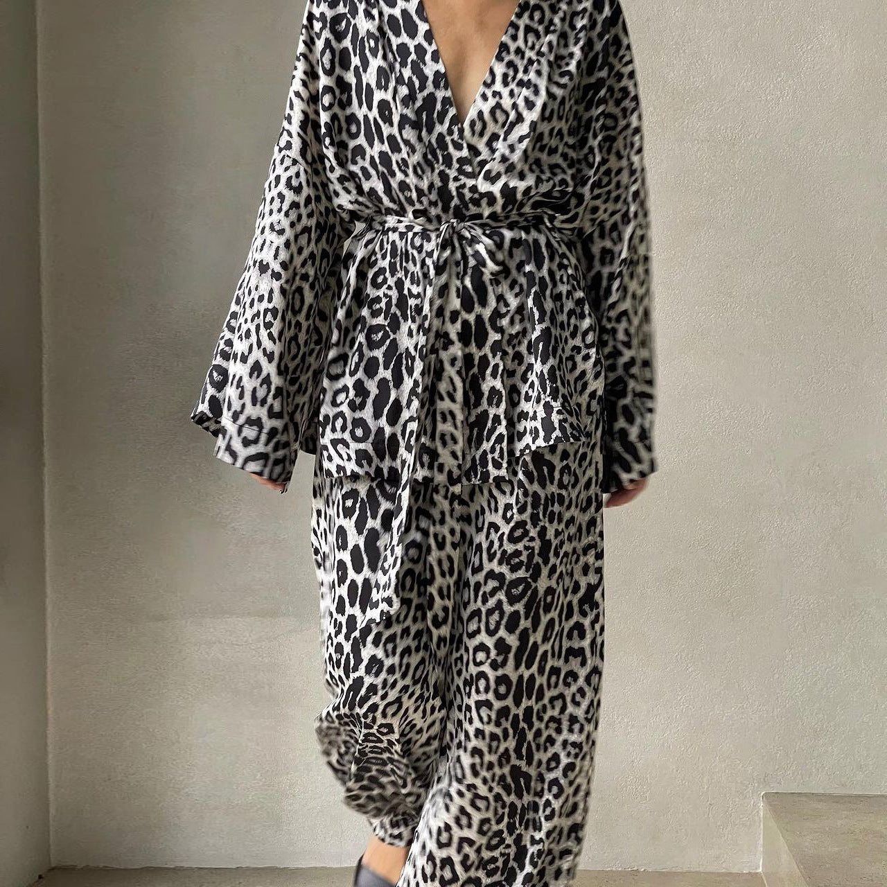 Danielle – Ensemble Léopard à Manches Longues et Pantalon