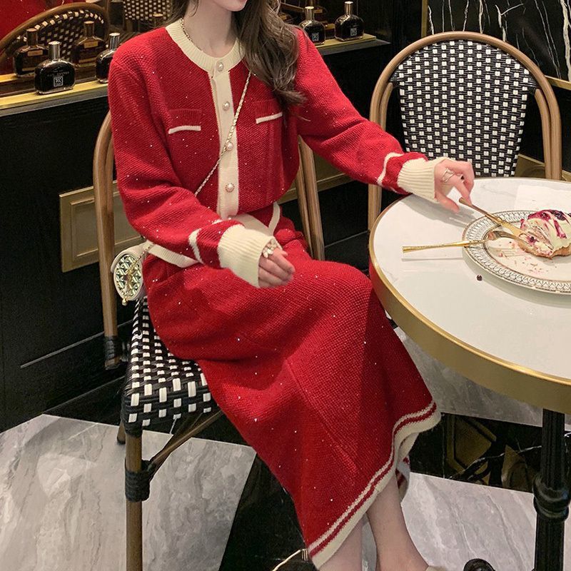 Sarah – Ensemble Deux Pièces Cardigan et Jupe en Tricot Rouge