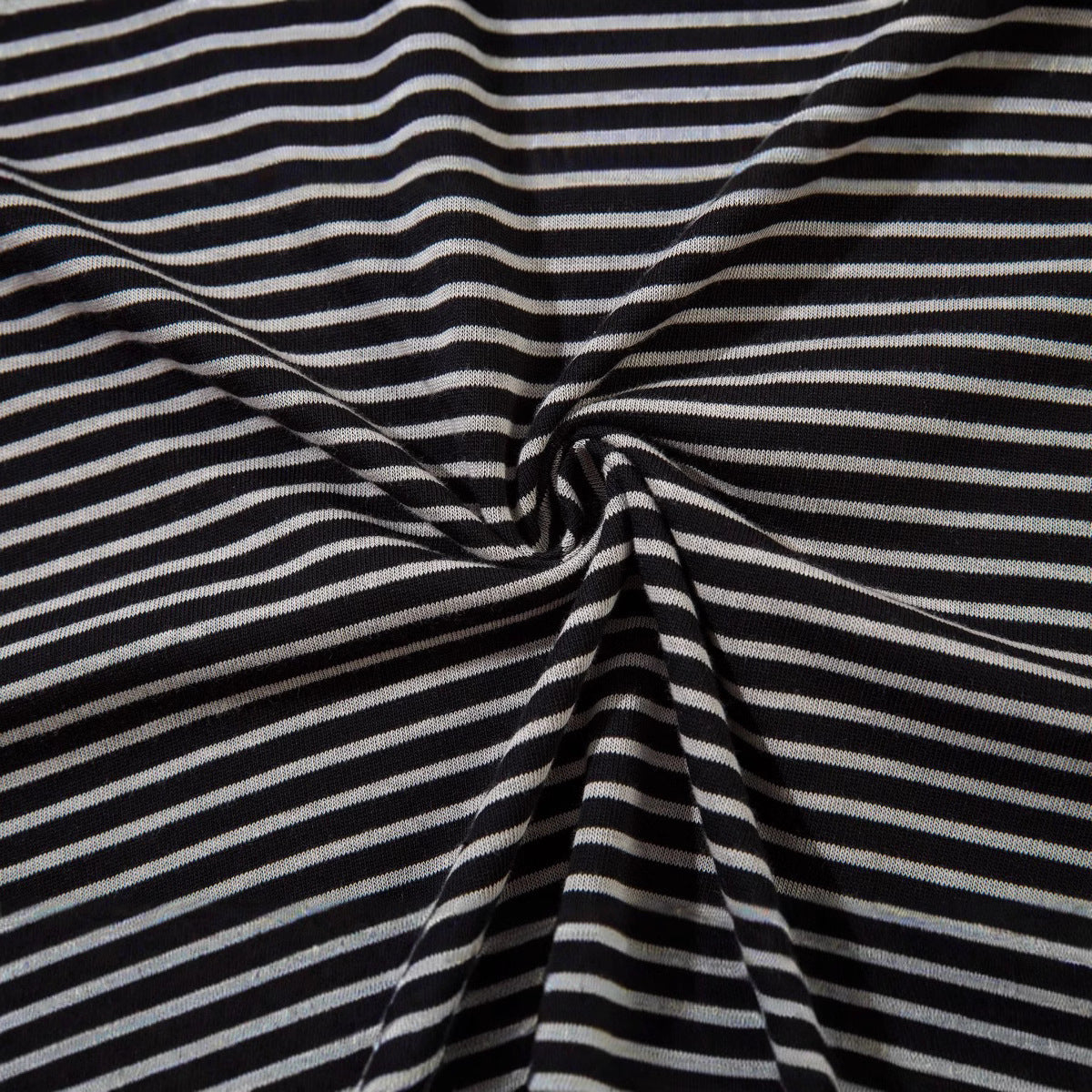 Alex – T-shirt Rayé Simple et Ample à Manches Courtes