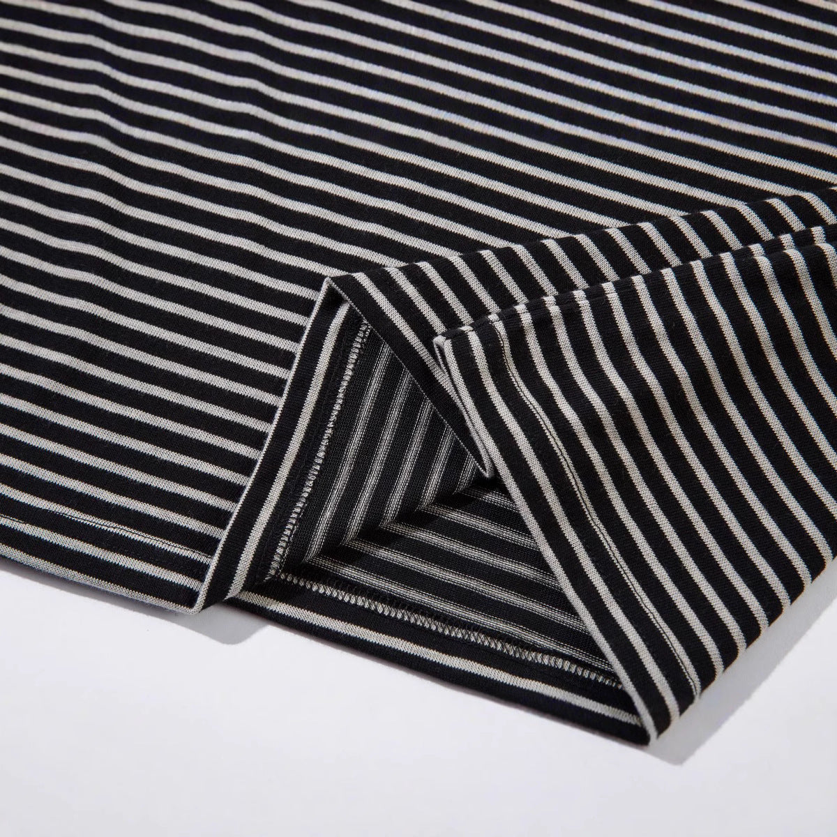 Alex – T-shirt Rayé Simple et Ample à Manches Courtes