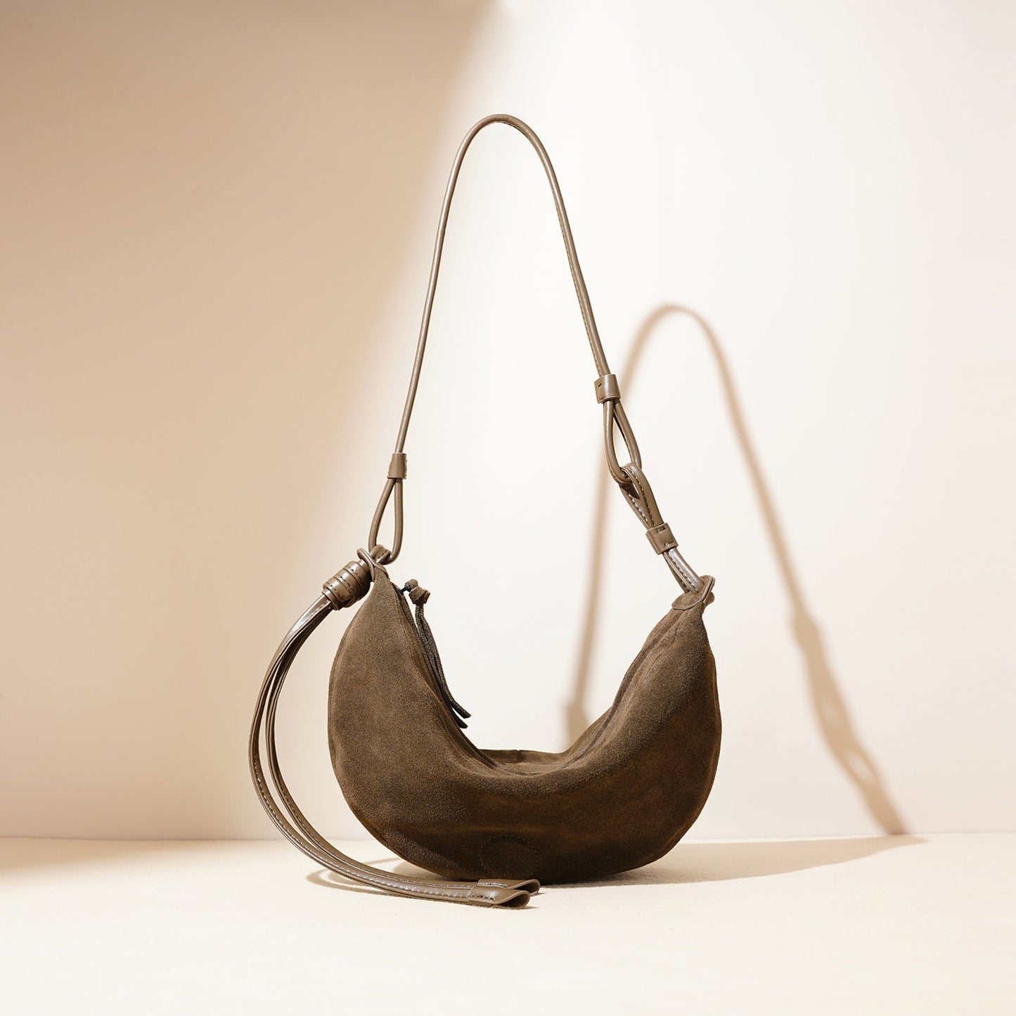 Natalie – Sac Messager Épaule Rétro en Cuir Végan Demi-Lune