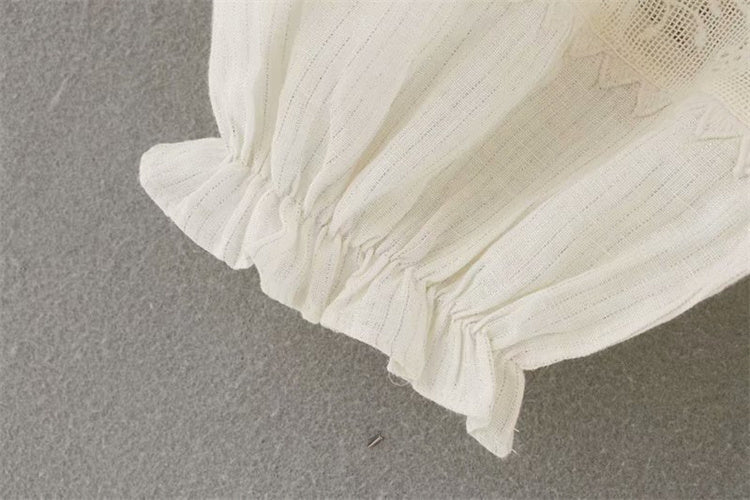 Sara – Haut Ample à Manches Bouffantes Brodé en Dentelle