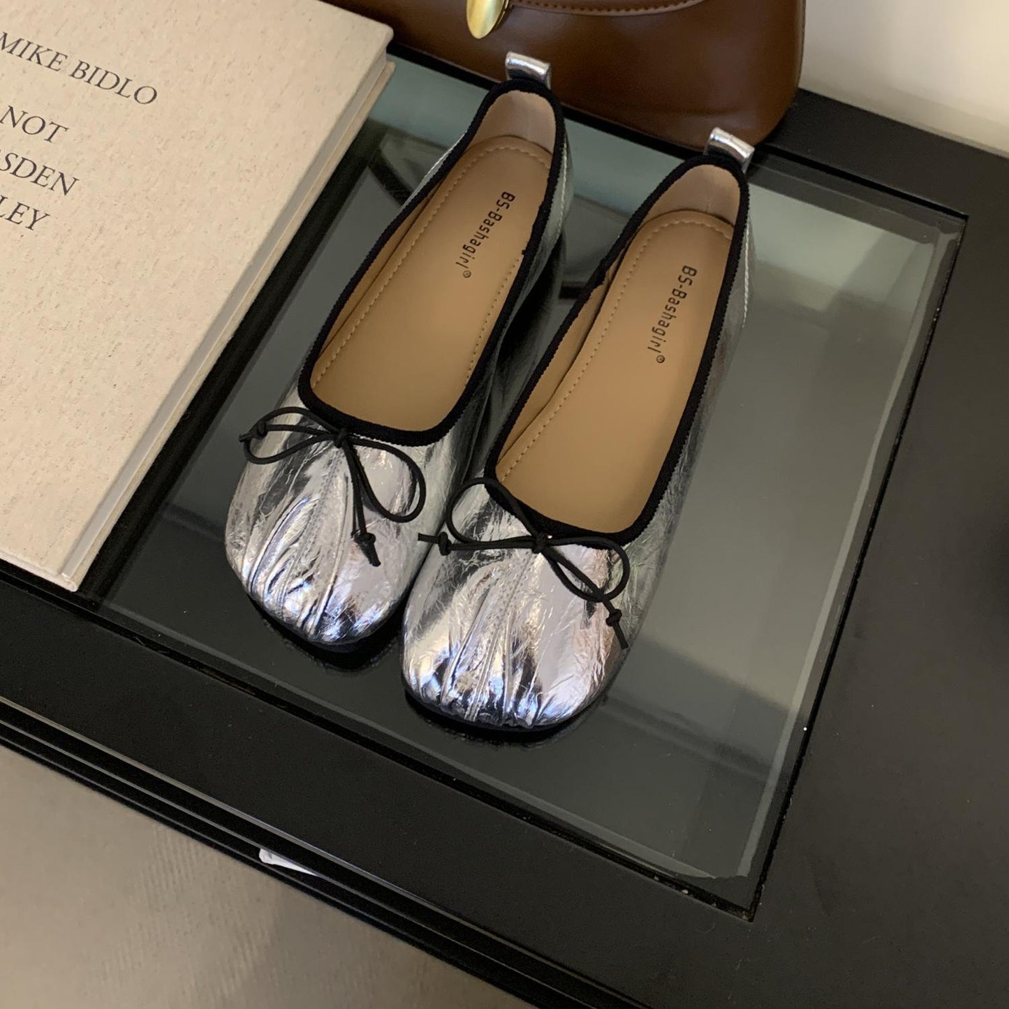 Abigail – Chaussures Plates Vintage à Nœud Froissé