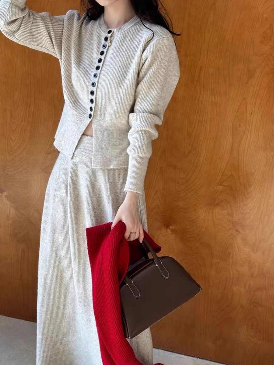 Diana – Ensemble Deux Pièces Cardigan et Jupe