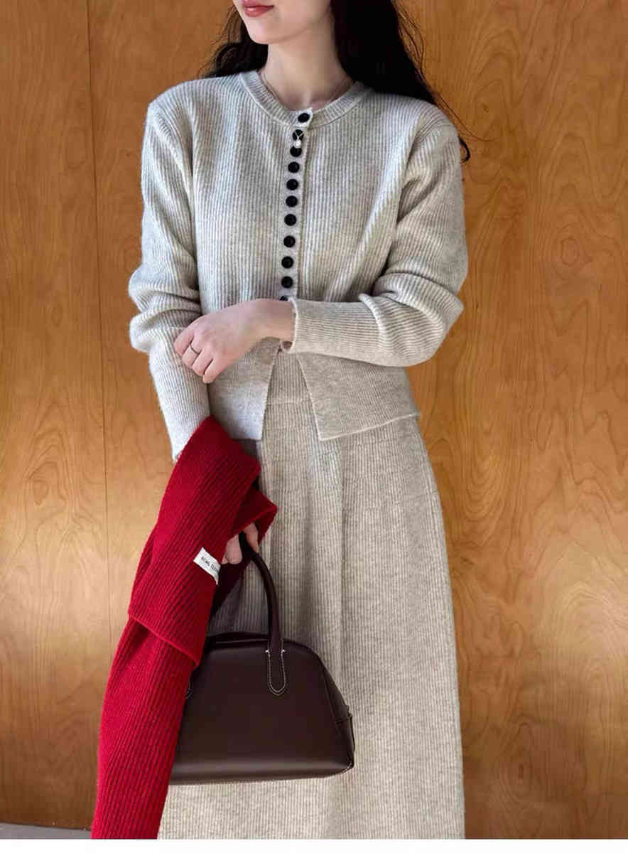 Diana – Ensemble Deux Pièces Cardigan et Jupe