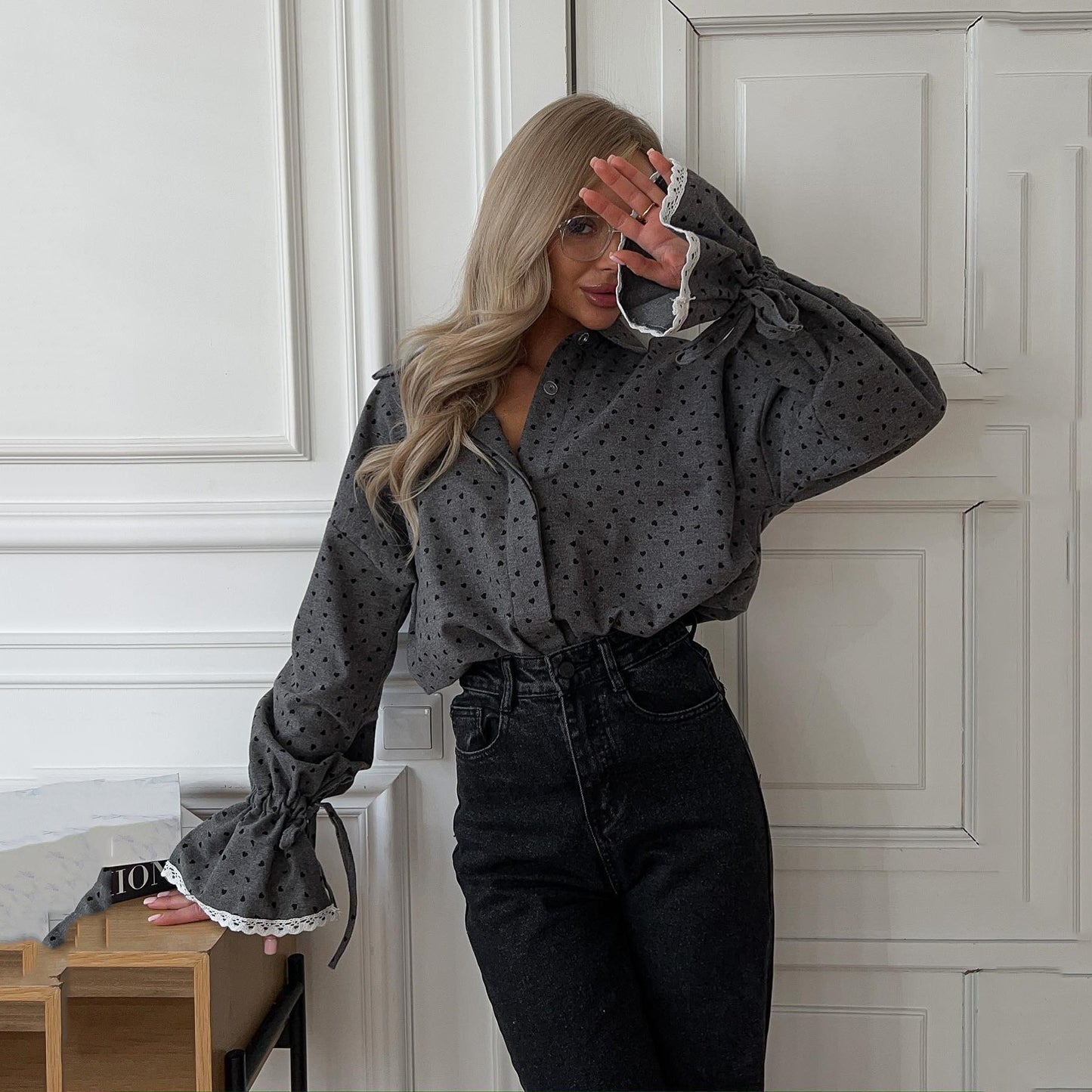 Joanne – Chemise à Imprimé Cœur Élégante