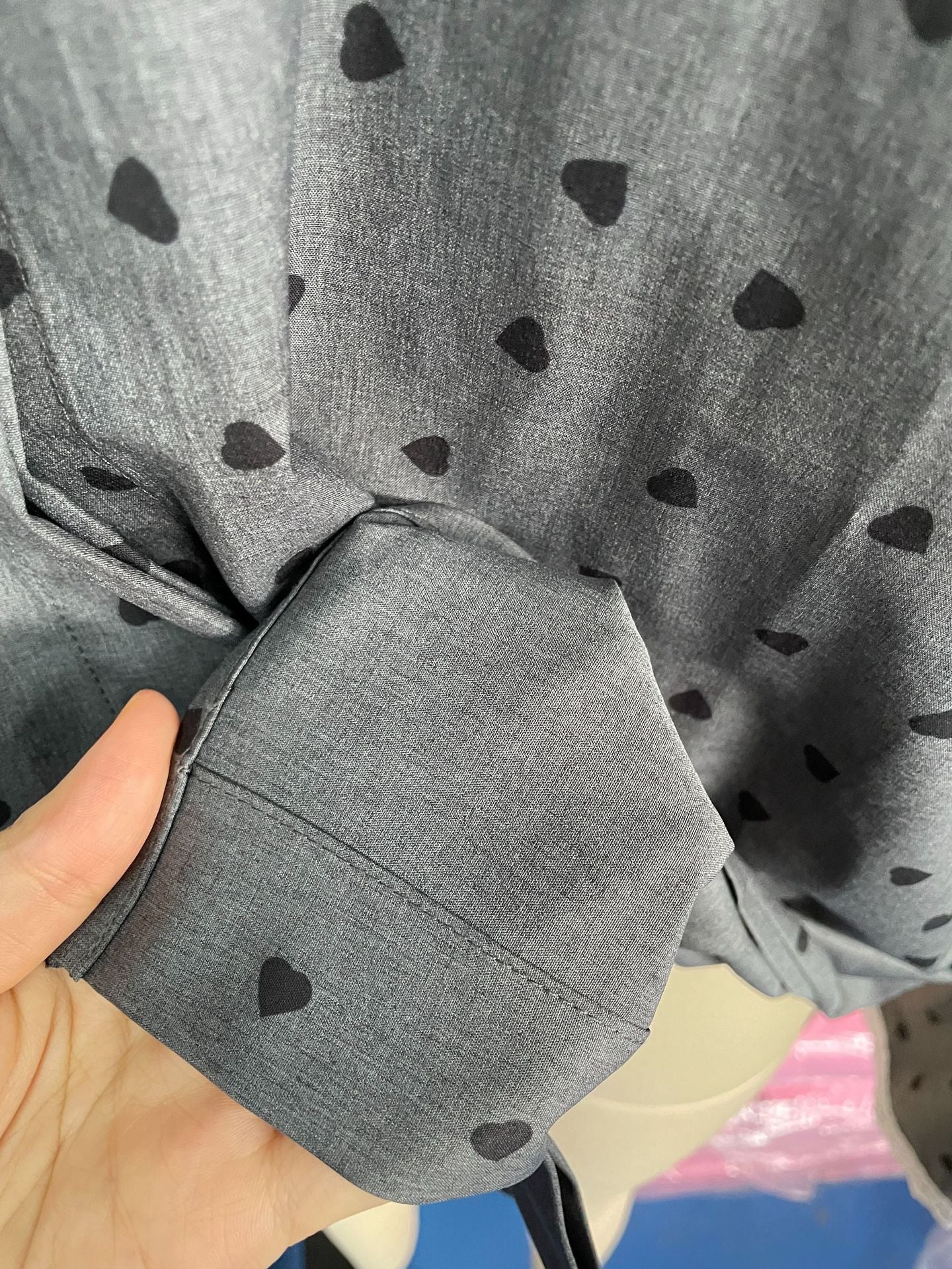 Joanne – Chemise à Imprimé Cœur Élégante