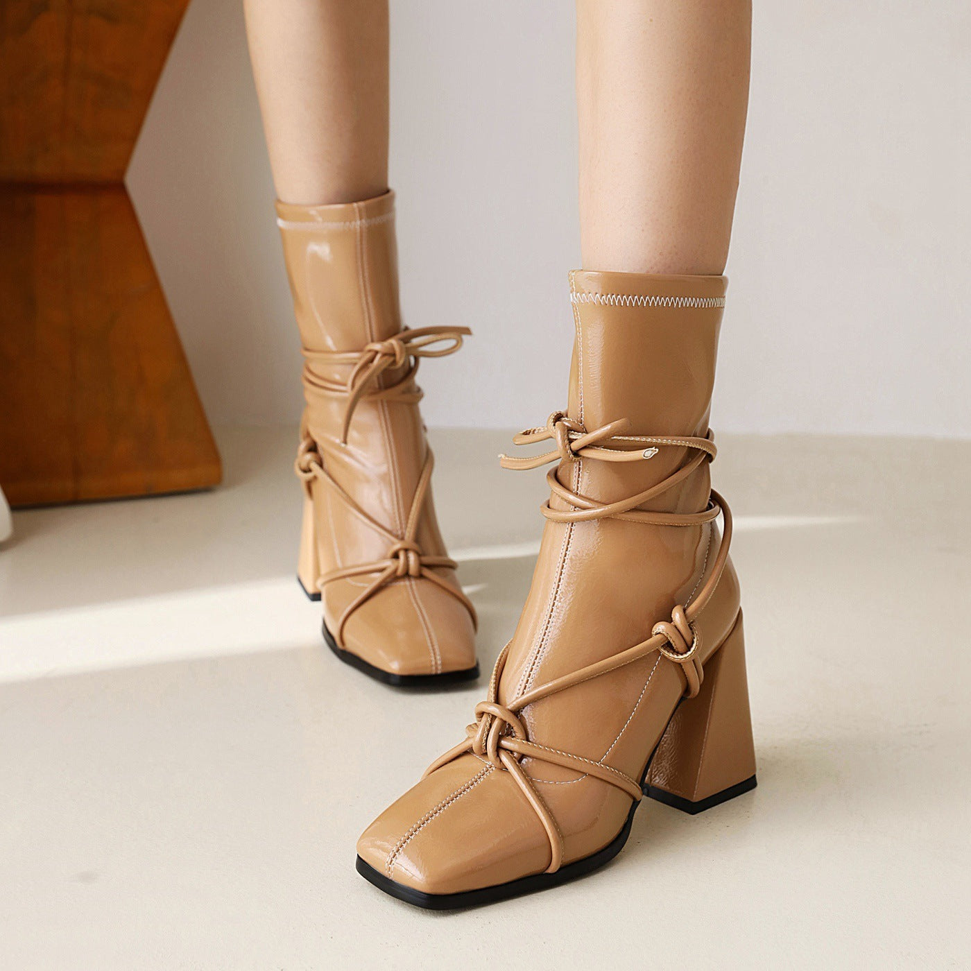 Mandy – Bottines à Lacets à Talons Épais et Tête Carrée pour Femmes