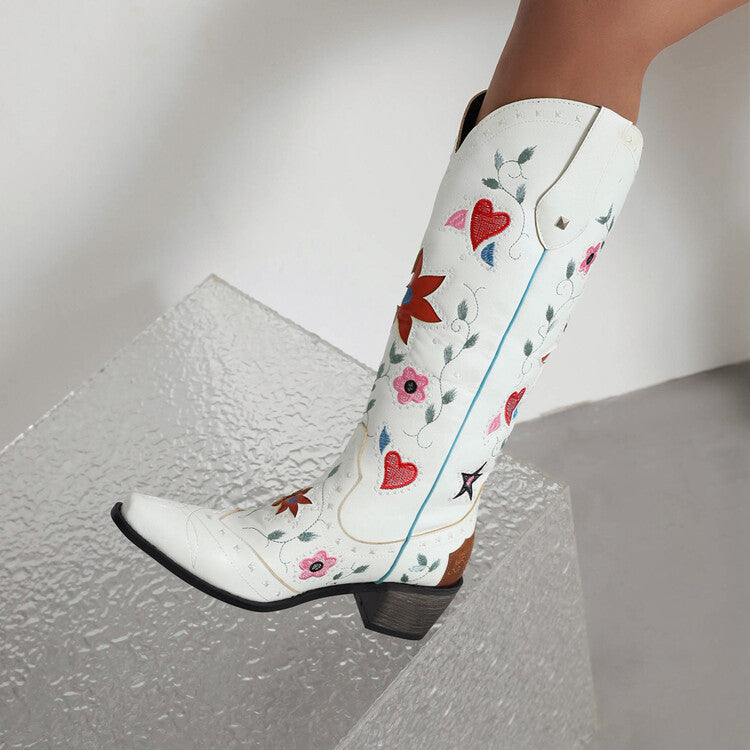 Angela – Bottes à Talons Chunky avec Rivets et Broderie