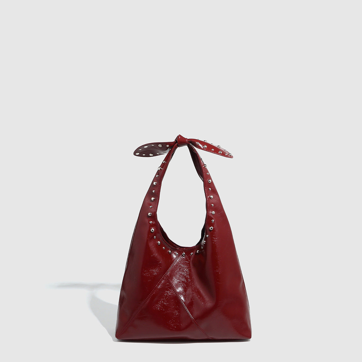 Leah – Sac Seau pour Femme avec Rivets et Nœud