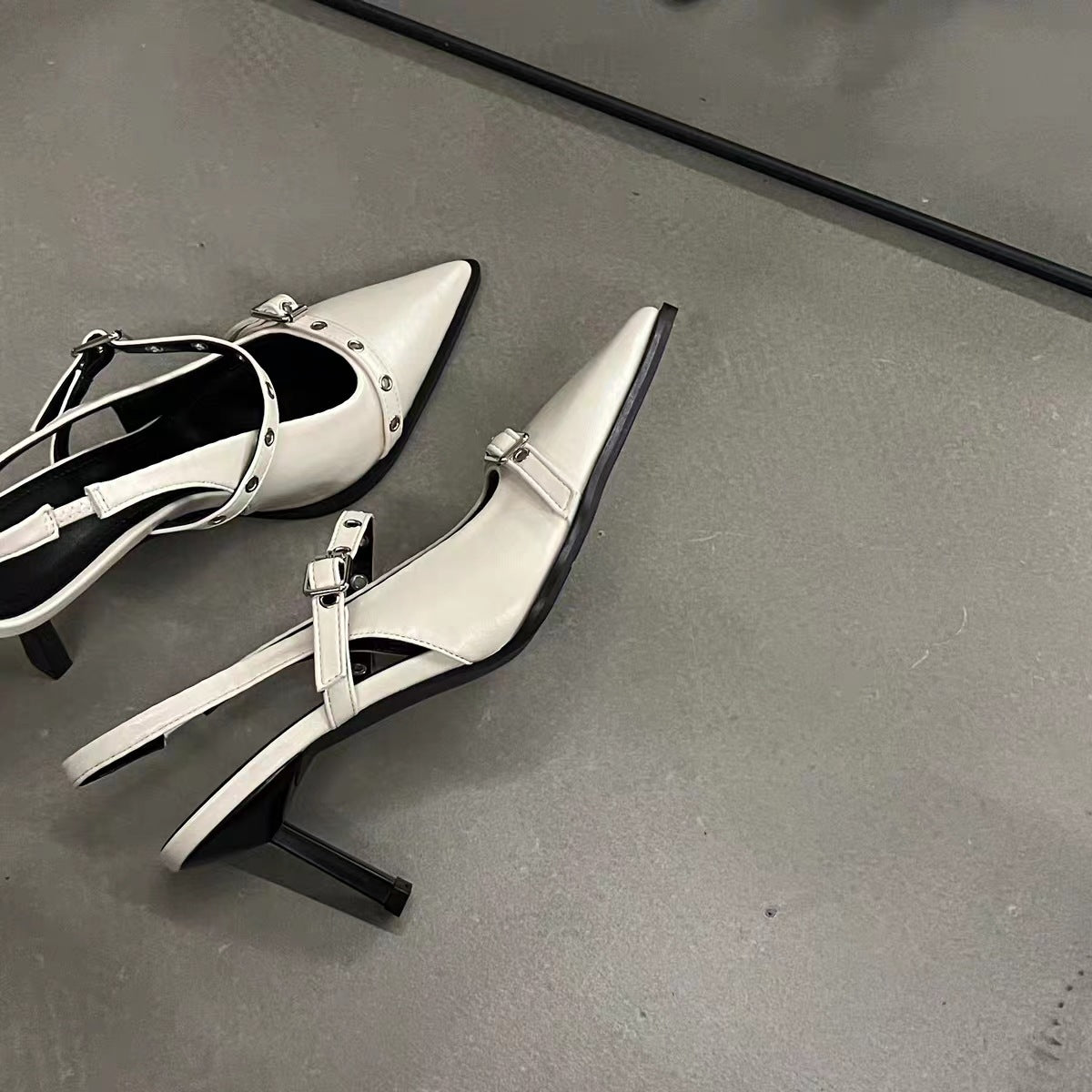 Emma – Talons Épais à Bride Cheville et Bout Pointu