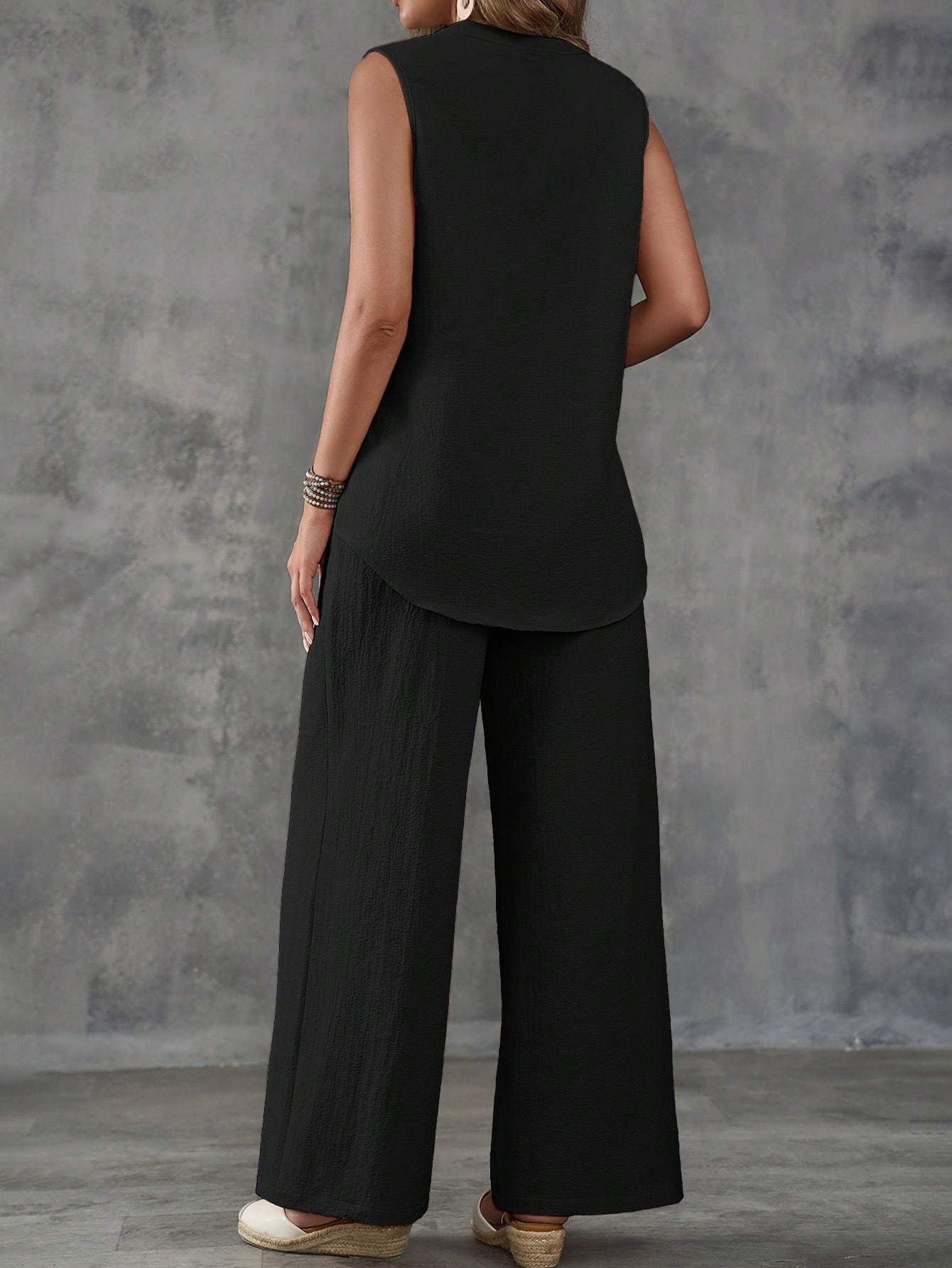 Leanne – Ensemble Gilet Texturé Sans Manches et Pantalon Large à Boutons