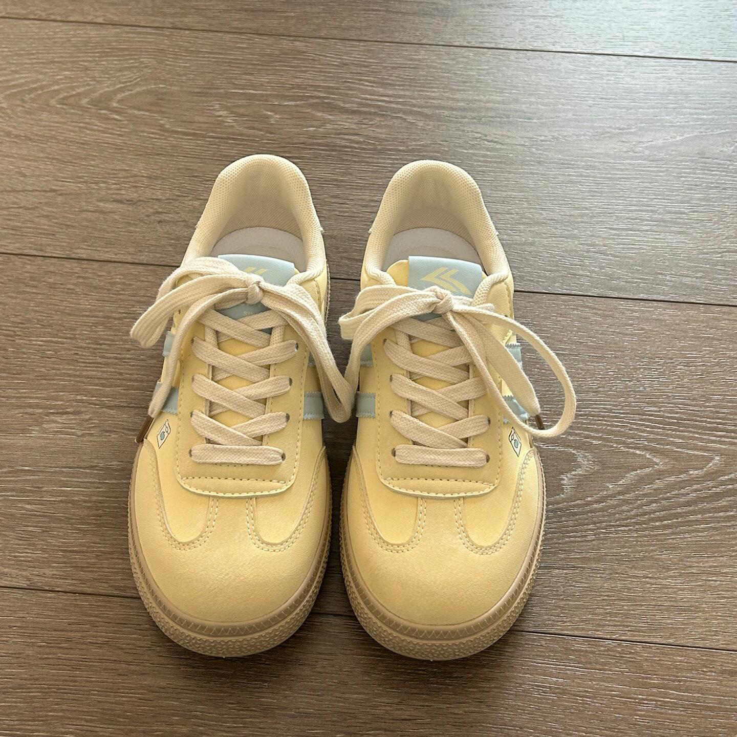Melanie – Chaussures d'Entraînement Morale Mignonnes et Foulées, Trop Lait