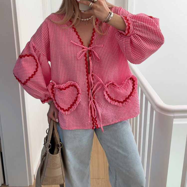 Rachel – Chemise à Carreaux Col V avec Poche Cœur Manches Longues