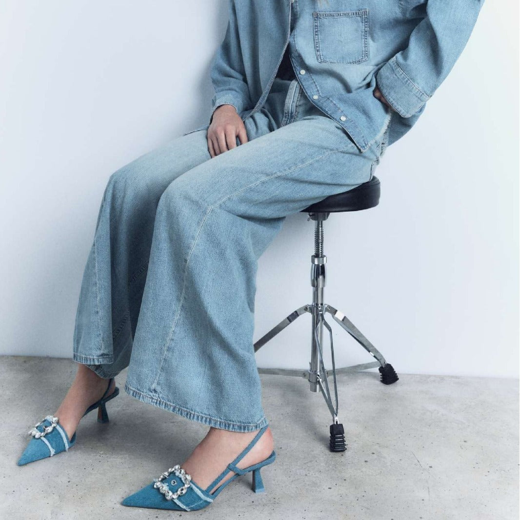 Sue – Sandales en Denim avec Bouton Décoratif et Strass