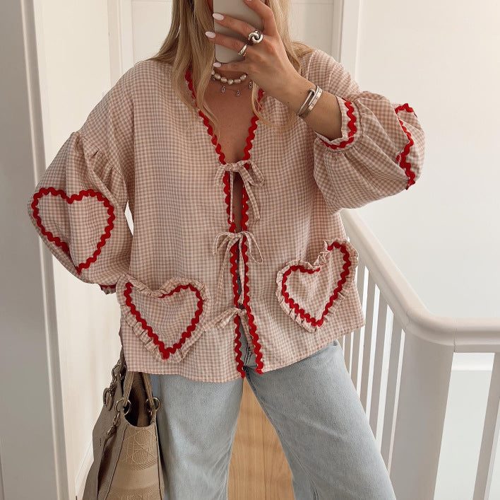 Rachel – Chemise à Carreaux Col V avec Poche Cœur Manches Longues