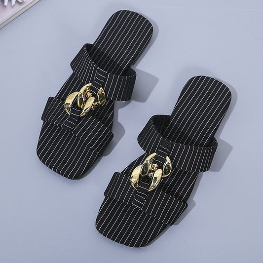 Lily – Sandales Plates avec Boucle Métallique Rayée